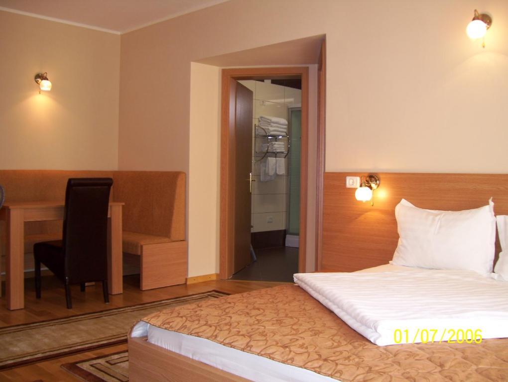 Pensiunea Select Arad Quarto foto